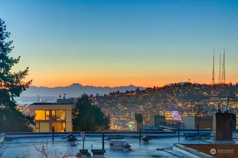 720 Summit Ave E, Seattle, WA 98102