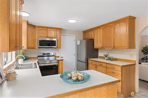 Kitchen - 2012 233rd St SE, Bothell, WA 98021 photo 3 of 3
