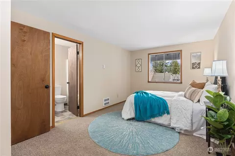 Bedroom - 2012 233rd St SE, Bothell, WA 98021 photo 5 of 11