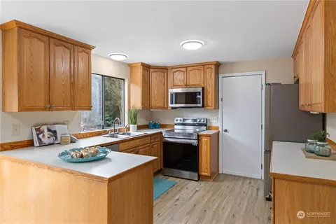 Kitchen - 2012 233rd St SE, Bothell, WA 98021 photo 1 of 3