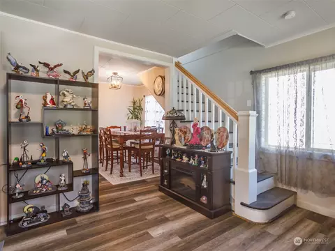 Entry Way - 809 SE 1st St, Winlock, WA 98596 photo 1 of 2
