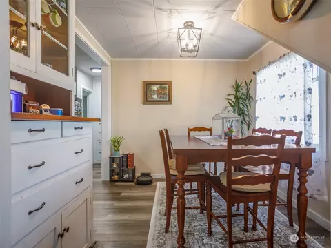 Dining - 809 SE 1st St, Winlock, WA 98596 photo 1 of 2