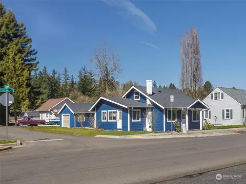 Exterior - 809 SE 1st St, Winlock, WA 98596 photo 2 of 6
