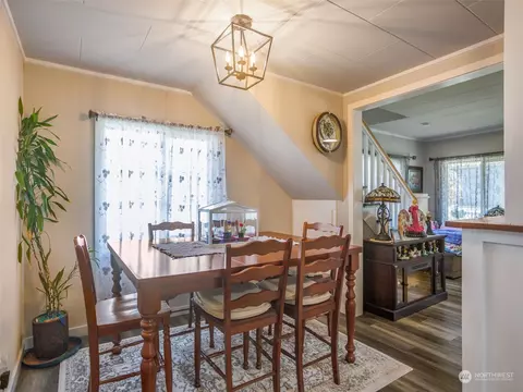 Dining - 809 SE 1st St, Winlock, WA 98596 photo 2 of 2