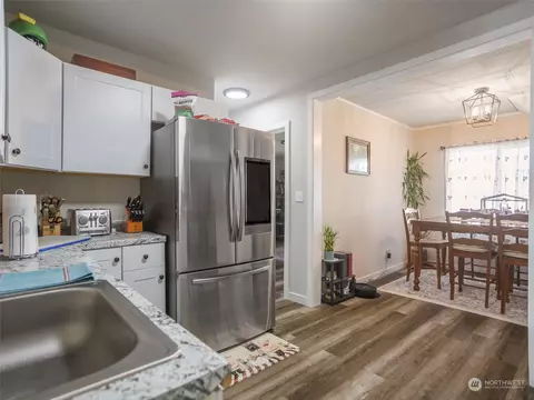 Kitchen - 809 SE 1st St, Winlock, WA 98596 photo 3 of 3