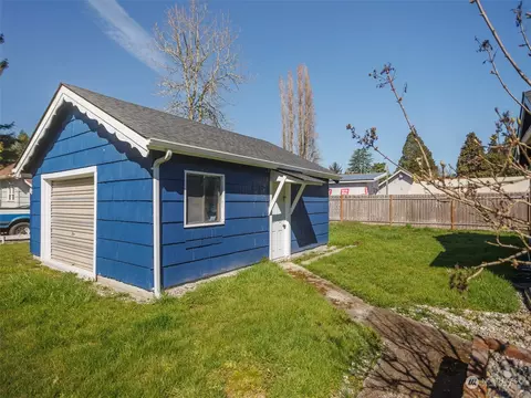 Exterior - 809 SE 1st St, Winlock, WA 98596 photo 4 of 6
