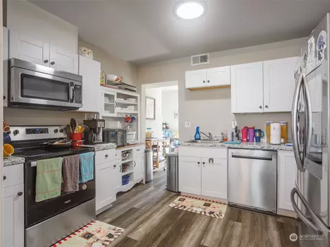 Kitchen - 809 SE 1st St, Winlock, WA 98596 photo 2 of 3
