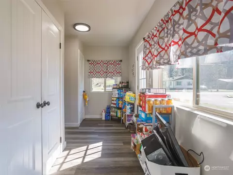 Entry Way - 809 SE 1st St, Winlock, WA 98596 photo 2 of 2