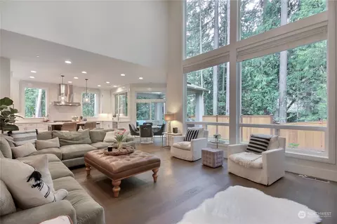 26014 SE 36th St, Sammamish, WA 98075