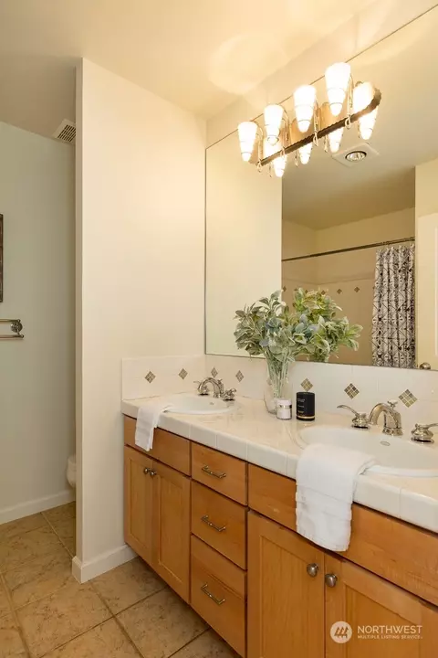 1817 24th Ave #B, Seattle, WA 98122 photo 17