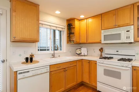 1817 24th Ave #B, Seattle, WA 98122 photo 12