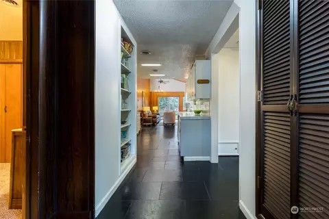 Entry Way - 207 Malcolm St, Walla Walla, WA 99362 photo 2 of 3