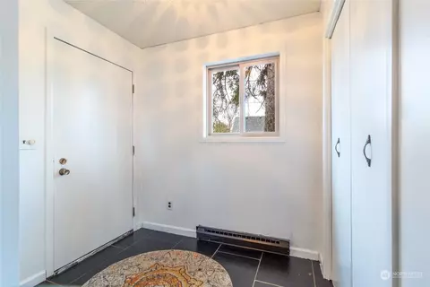 Entry Way - 207 Malcolm St, Walla Walla, WA 99362 photo 1 of 3