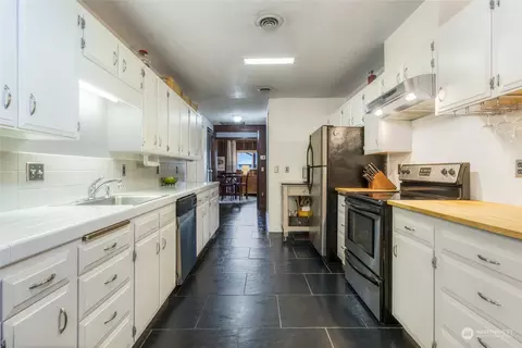 Kitchen - 207 Malcolm St, Walla Walla, WA 99362 photo 2 of 4