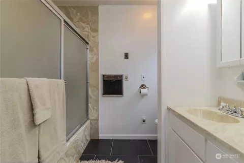 Bath - 207 Malcolm St, Walla Walla, WA 99362 photo 1 of 3