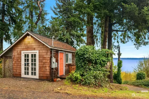 202 Nn 77th Pl SW, Vashon, WA 98070