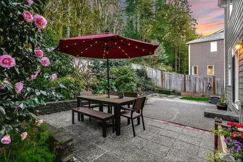 Exterior - 10617 NE 173rd Pl, Bothell, WA 98011 photo 6 of 9