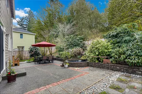 Exterior - 10617 NE 173rd Pl, Bothell, WA 98011 photo 4 of 9