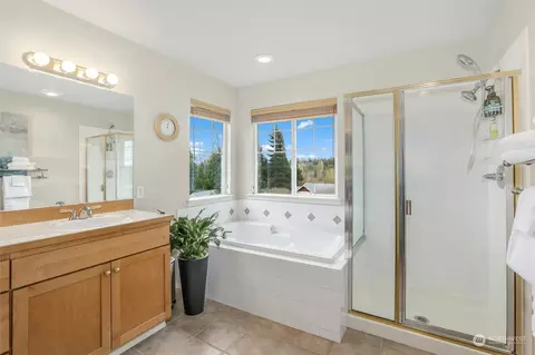 Bath - 10617 NE 173rd Pl, Bothell, WA 98011 photo 3 of 5