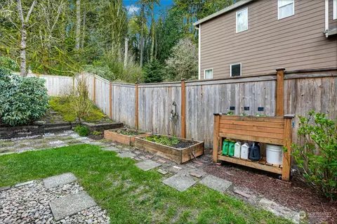 Exterior - 10617 NE 173rd Pl, Bothell, WA 98011 photo 7 of 9