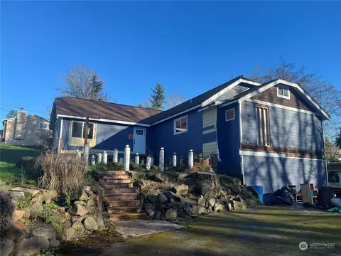 1423 S 223rd St, Des Moines, WA 98198