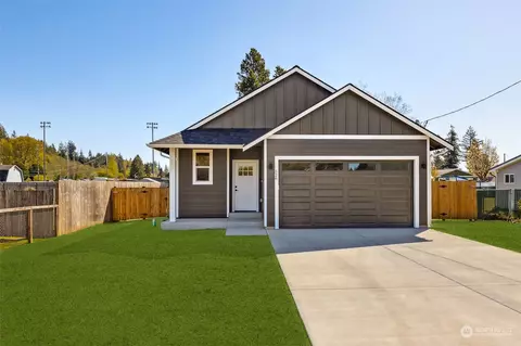 526 N 11th St, Elma, WA 98541