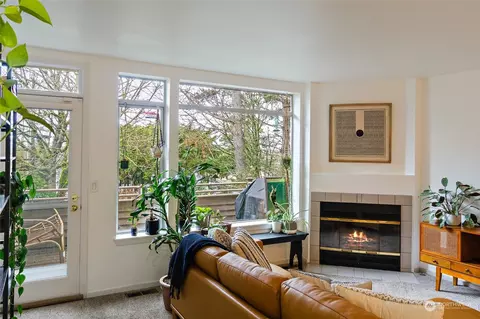 11828 NE 80th St #9, Kirkland, WA 98033