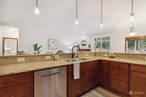 Kitchen - 8943 Fox Ridge Ln SE, Olympia, WA 98513 photo 4 of 7