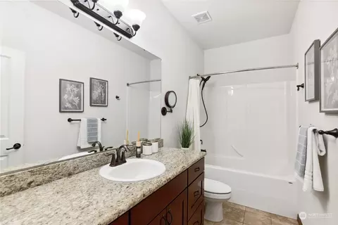 Bath - 8943 Fox Ridge Ln SE, Olympia, WA 98513 photo 4 of 5