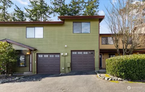 690 NW Atalanta Way #B3, Oak Harbor, WA 98277