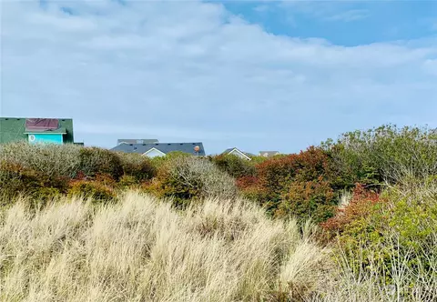 1313 N Jetty Ave, Ocean Shores, WA 98569