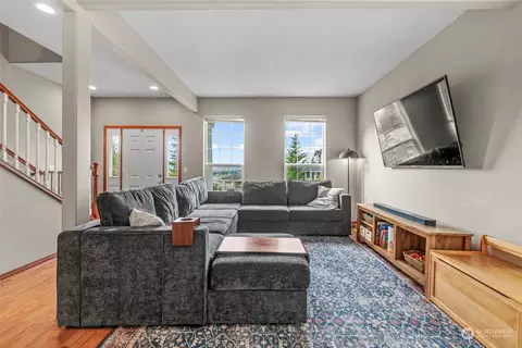Living - 145 Ruby Pl, Kelso, WA 98626 photo 1 of 2
