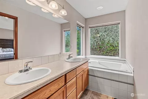 Bath - 145 Ruby Pl, Kelso, WA 98626 photo 1 of 3