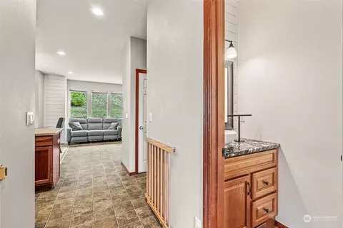 Entry Way - 145 Ruby Pl, Kelso, WA 98626 photo 3 of 5