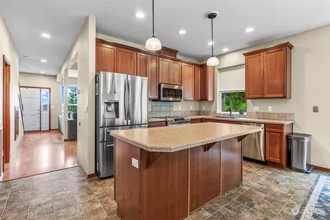 Kitchen - 145 Ruby Pl, Kelso, WA 98626 photo 4 of 4
