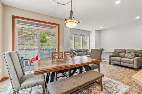 Dining - 145 Ruby Pl, Kelso, WA 98626 photo 2 of 2