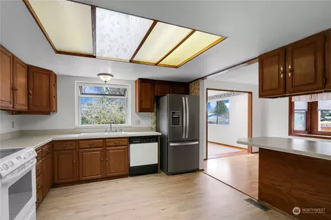 Kitchen - 13205 60th Dr SE, Everett, WA 98208 photo 3 of 3