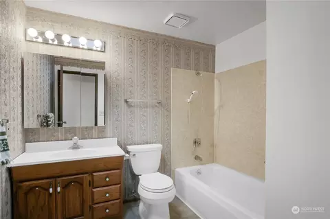 Bath - 13205 60th Dr SE, Everett, WA 98208 photo 1 of 2
