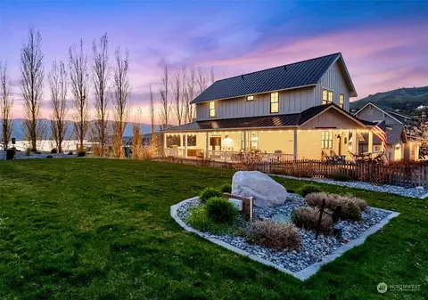 228 Porcupine Ln, Chelan, WA 98816