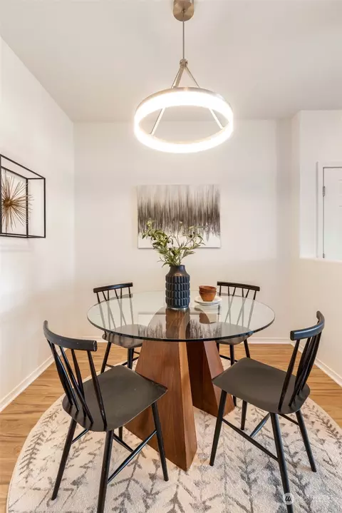 Dining - 14915 38th Dr SE #E3009, Bothell, WA 98012 photo 1 of 2