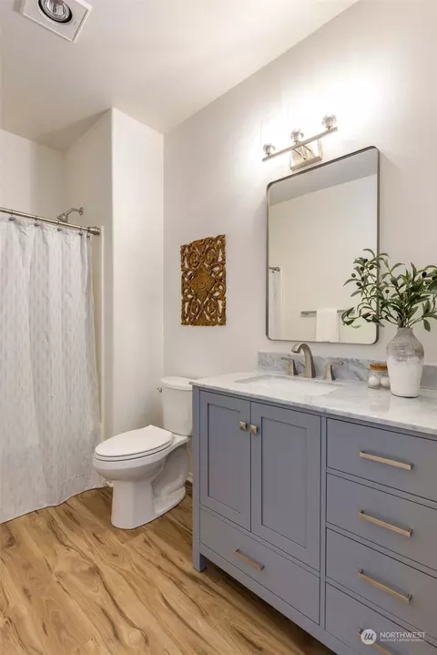 Bath - 14915 38th Dr SE #E3009, Bothell, WA 98012 photo 1 of 2