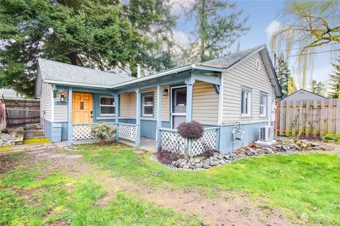 205 17th St NW #2, Puyallup, WA 98371