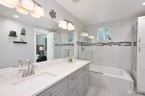 Bath - 4724 132nd Pl SE, Mill Creek, WA 98012 photo 1 of 3