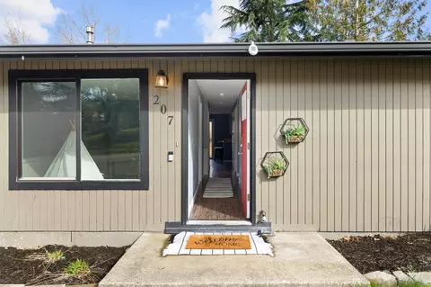 207 23rd Ave SE, Puyallup, WA 98372