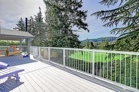 305 Camaloch Dr, Camano Island, WA 98282