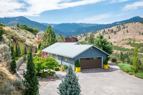 4674 Whispering Ridge Dr, Wenatchee, WA 98801