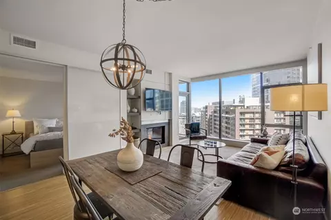 820 Blanchard St #902, Seattle, WA 98121