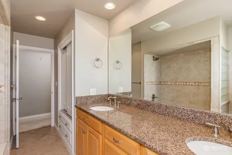 Bath - 1318 50th St SE, Everett, WA 98203 photo 1 of 2