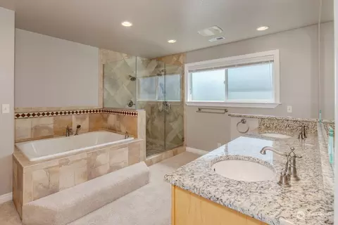 Bath - 1318 50th St SE, Everett, WA 98203 photo 2 of 2