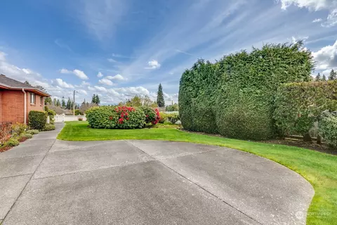Exterior - 1318 50th St SE, Everett, WA 98203 photo 6 of 12
